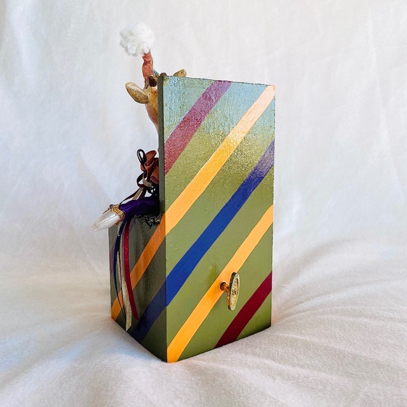 Katherine’s Collection Vintage Giraffe Music Box By Wayne Kleski - Picture 5 of 16
